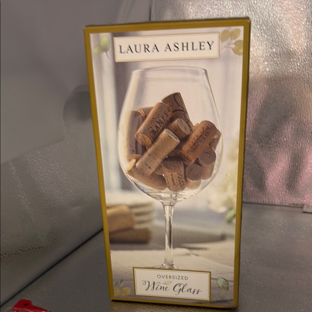 Laura Ashley Oversized 🍷 wine glass